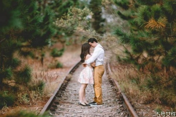 丈夫出軌的表現(xiàn) 丈夫出軌后的婚姻 丈夫出軌的表現(xiàn) 丈夫出軌后的婚姻