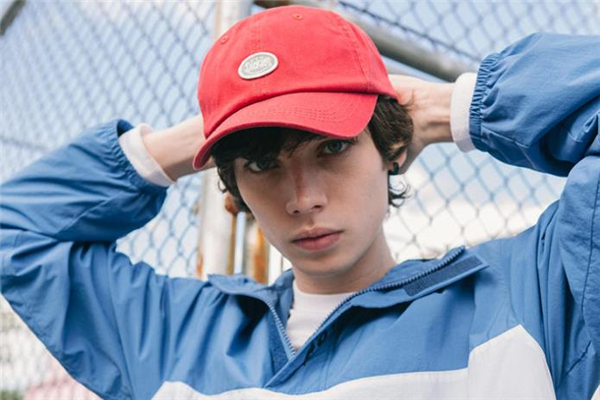 男生戴什么顏色棒球帽好看 男士棒球帽流行什么顏色 男生戴什么顏色棒球帽好看 男士棒球帽流行什么顏色