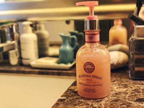 安寶笛黑玫瑰沐浴露好用嗎 安寶笛黑玫瑰沐浴露主要成分 安寶笛黑玫瑰沐浴露好用嗎 安寶笛黑玫瑰沐浴露主要成分