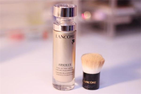 蘭蔻菁純粉底液適合什么膚質 菁純粉底液和氣墊哪個好用