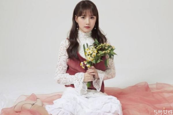 戴隱形眼鏡洗臉可以嗎 戴隱形眼鏡可以洗澡嗎 戴隱形眼鏡洗臉可以嗎 戴隱形眼鏡可以洗澡嗎