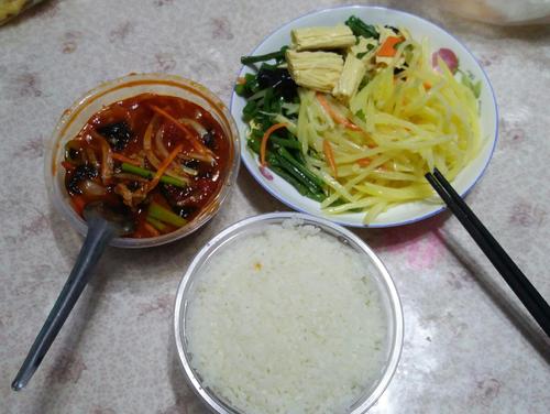 不吃晚飯會影響月經(jīng)嗎 晚飯什么時候吃好 不吃晚飯會影響月經(jīng)嗎 晚飯什么時候吃好