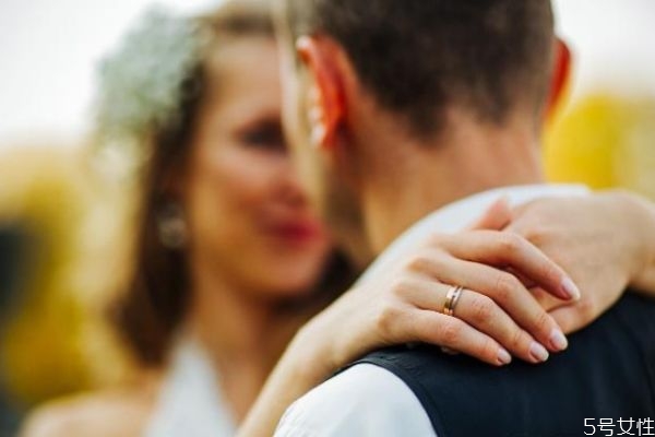 怎樣讓老公更愛自己 讓男人著迷的女人 怎樣讓老公更愛自己 讓男人著迷的女人