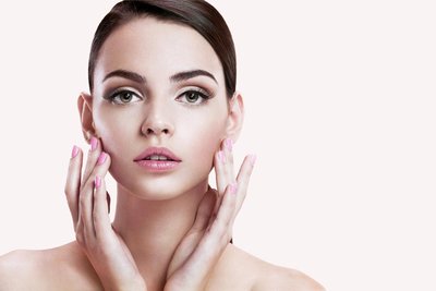 玻尿酸和膠原蛋白功效的區(qū)別 玻尿酸和膠原蛋白哪個好 玻尿酸和膠原蛋白功效的區(qū)別 玻尿酸和膠原蛋白哪個好