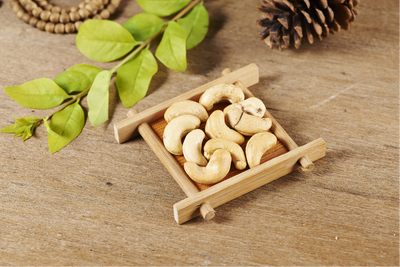 腰果白色的好還是黃色的好 腰果的外皮可以吃嗎 腰果白色的好還是黃色的好 腰果的外皮可以吃嗎