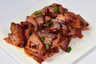 鹵牛肉切開(kāi)松散怎么辦 鹵牛肉要放幾次鹽