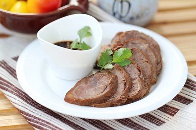 鹵牛肉切開(kāi)松散怎么辦 鹵牛肉要放幾次鹽