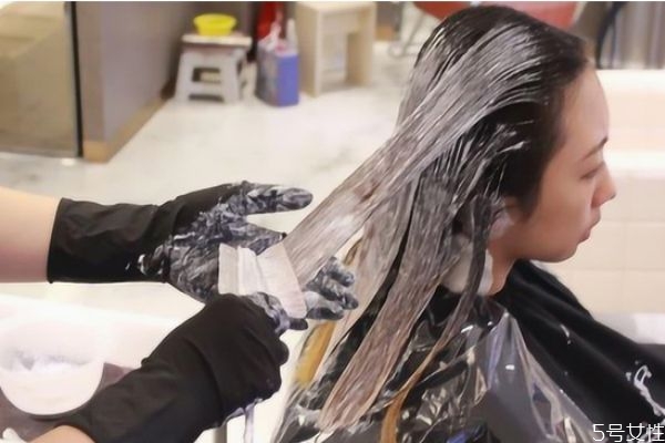 施華蔻泡泡染發(fā)劑多久掉色 染發(fā)褪色如何預防