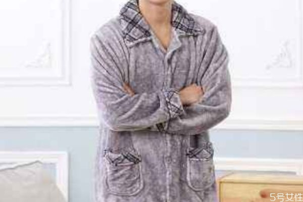 睡衣能不能當家居服穿 睡衣和家居服有什么區(qū)別