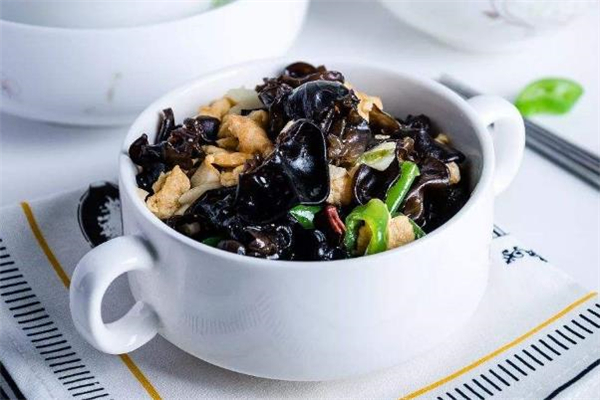 木耳為什么不能生吃 吃黑木耳有哪些禁忌 木耳為什么不能生吃 吃黑木耳有哪些禁忌