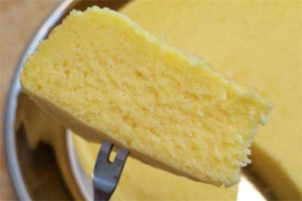 電飯煲做蛋糕需要多長時(shí)間 電飯鍋?zhàn)龅案獠慌钏稍趺崔k 電飯煲做蛋糕需要多長時(shí)間 電飯鍋?zhàn)龅案獠慌钏稍趺崔k