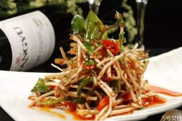 折耳根是魚腥草嗎 折耳根和魚腥草一樣嗎 折耳根是魚腥草嗎 折耳根和魚腥草一樣嗎