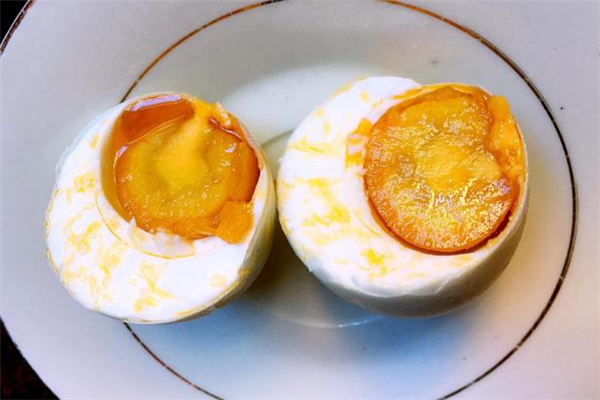 咸鴨蛋放了一年還能吃嗎 沒煮的咸鴨蛋能放多久 咸鴨蛋放了一年還能吃嗎 沒煮的咸鴨蛋能放多久