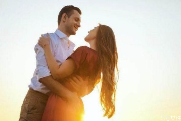 二婚時(shí)怎么看男人是不是真心愛(ài)你 如何知道是不是二婚