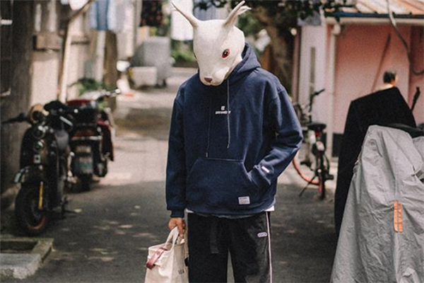 春天流行什么顏色連帽衛(wèi)衣 春天連帽衛(wèi)衣搭配圖片 春天流行什么顏色連帽衛(wèi)衣 春天連帽衛(wèi)衣搭配圖片