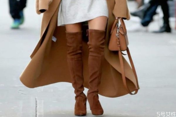 焦糖色鞋子百搭嗎 焦糖色鞋子配什么衣服 焦糖色鞋子百搭嗎 焦糖色鞋子配什么衣服