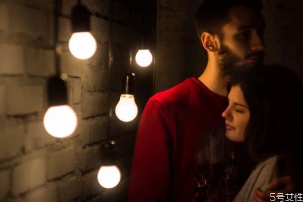 二婚男人更愛哪個(gè)孩子 二婚再生孩子的利弊 二婚男人更愛哪個(gè)孩子 二婚再生孩子的利弊