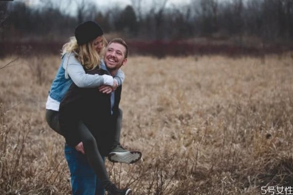 二婚男人更愛哪個(gè)孩子 二婚再生孩子的利弊 二婚男人更愛哪個(gè)孩子 二婚再生孩子的利弊