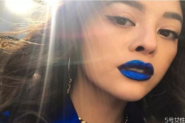 新手化妝應注意哪些細節(jié) 新手化妝不能過量的地方是哪里