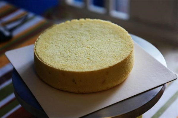 電飯煲做蛋糕沒有檸檬怎么辦 電飯煲做蛋糕可以放醋嗎 電飯煲做蛋糕沒有檸檬怎么辦 電飯煲做蛋糕可以放醋嗎