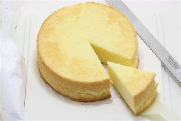 電飯煲做蛋糕用什么油 電飯煲蛋糕可以不放油嗎 電飯煲做蛋糕用什么油 電飯煲蛋糕可以不放油嗎