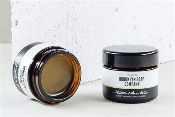 短發(fā)用發(fā)泥還是發(fā)蠟 男生用發(fā)蠟還是發(fā)泥好 短發(fā)用發(fā)泥還是發(fā)蠟 男生用發(fā)蠟還是發(fā)泥好