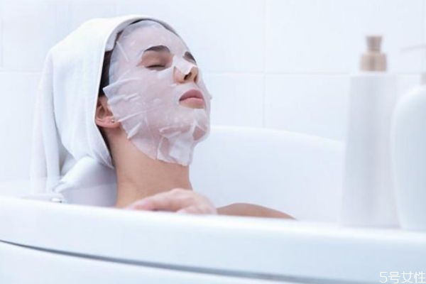 臉部缺水的時(shí)候敷面膜就有刺痛感么 敷面膜臉上有刺痛感 臉部缺水的時(shí)候敷面膜就有刺痛感么 敷面膜臉上有刺痛感