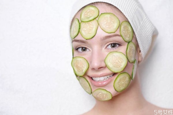 敷完面膜用洗臉嗎 敷了面膜之后還需要涂其他東西嗎 敷完面膜用洗臉嗎 敷了面膜之后還需要涂其他東西嗎