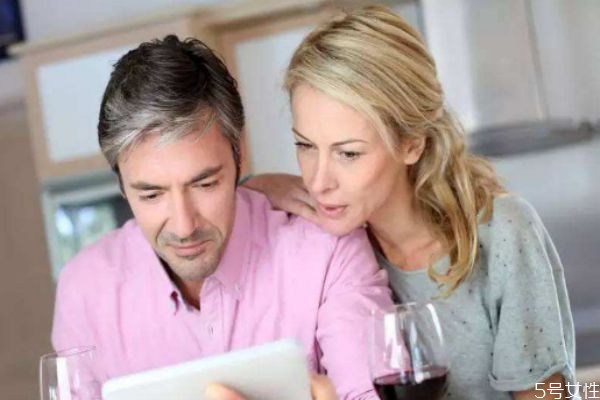 女大男小的婚姻會(huì)幸福嗎 女大男小的婚姻最大年齡差 女大男小的婚姻會(huì)幸福嗎 女大男小的婚姻最大年齡差