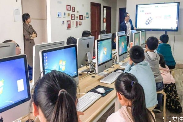 為什么要給孩子報(bào)輔導(dǎo)班 上輔導(dǎo)班有什么好處