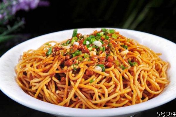 在家如何自制熱干面 熱干面的做法 在家如何自制熱干面 熱干面的做法