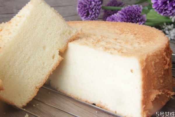 自制蛋糕為什么會塌陷 自制蛋糕的注意 自制蛋糕為什么會塌陷 自制蛋糕的注意