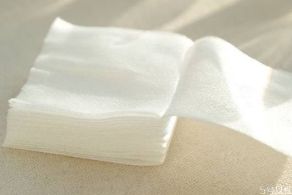 一次不卸妝睡覺會(huì)怎樣 經(jīng)常不卸妝有什么危害