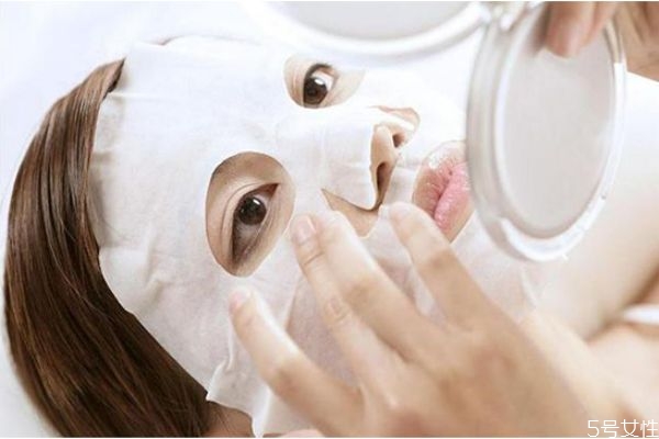 臉部缺水的表現(xiàn) 皮膚補水的12個小妙招 臉部缺水的表現(xiàn) 皮膚補水的12個小妙招