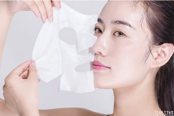 臉部缺水的表現(xiàn) 皮膚補水的12個小妙招 臉部缺水的表現(xiàn) 皮膚補水的12個小妙招