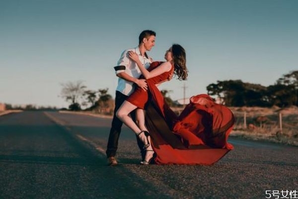 怎么看男人還愛不愛前妻 男人離婚后徹底放下的表現(xiàn) 怎么看男人還愛不愛前妻 男人離婚后徹底放下的表現(xiàn)