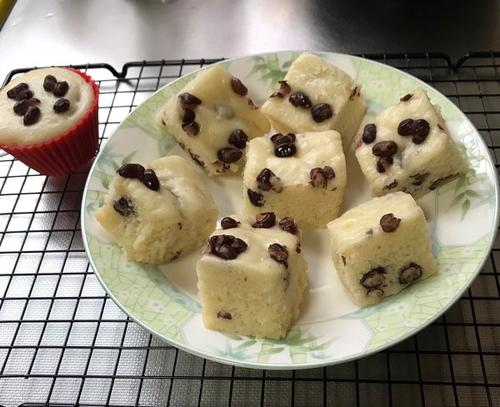 紅豆發(fā)糕怎么做好吃 ?紅豆發(fā)糕的營(yíng)養(yǎng)價(jià)值 紅豆發(fā)糕怎么做好吃 ?紅豆發(fā)糕的營(yíng)養(yǎng)價(jià)值