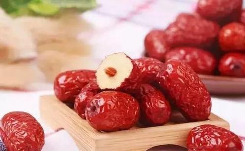 脆紅棗一天適合吃多少 脆紅棗吃多了會(huì)怎樣 脆紅棗一天適合吃多少 脆紅棗吃多了會(huì)怎樣