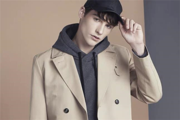 男生穿風(fēng)衣配什么內(nèi)搭好看 春季男生風(fēng)衣搭配圖片 男生穿風(fēng)衣配什么內(nèi)搭好看 春季男生風(fēng)衣搭配圖片