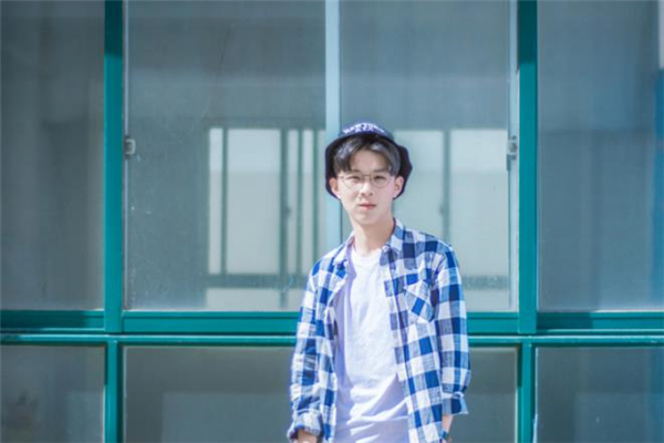 男生約會穿哪種風(fēng)格比較好 男生約會穿搭風(fēng)格推薦 男生約會穿哪種風(fēng)格比較好 男生約會穿搭風(fēng)格推薦