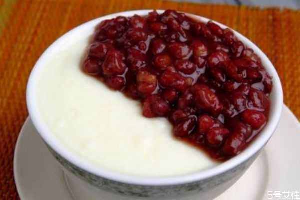 雙皮奶的營(yíng)養(yǎng)價(jià)值 雙皮奶可以存放幾天 雙皮奶的營(yíng)養(yǎng)價(jià)值 雙皮奶可以存放幾天