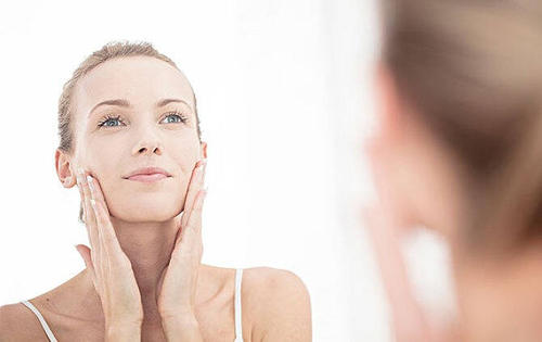 補水后臉為什么很油 補水后臉變油的原因 補水后臉為什么很油 補水后臉變油的原因