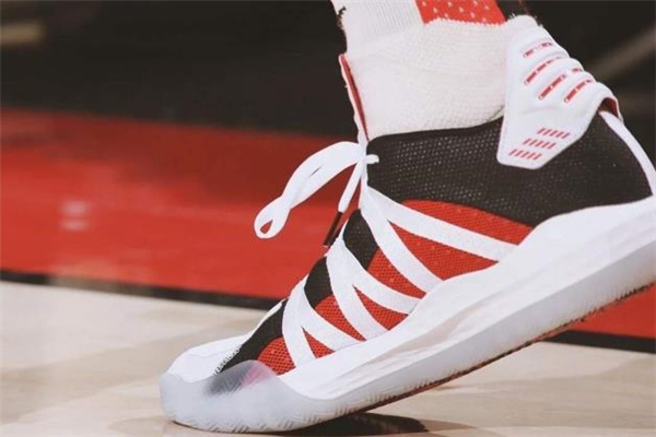 阿迪達(dá)斯利拉德6偏碼嗎 利拉德6耐磨嗎 阿迪達(dá)斯利拉德6偏碼嗎 利拉德6耐磨嗎