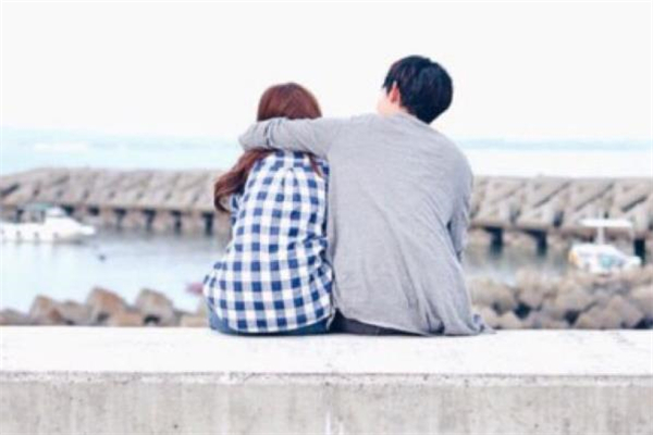 和老公冷戰(zhàn)要主動(dòng)求和嗎 和老公冷戰(zhàn)該主動(dòng)低頭嗎 和老公冷戰(zhàn)要主動(dòng)求和嗎 和老公冷戰(zhàn)該主動(dòng)低頭嗎