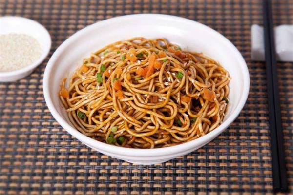 熱干面放生抽還是老抽 普通面條能做熱干面嗎 熱干面放生抽還是老抽 普通面條能做熱干面嗎