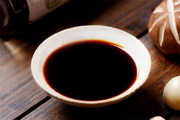 生抽可以用醬油代替嗎 生抽和醬油是一樣的嗎 生抽可以用醬油代替嗎 生抽和醬油是一樣的嗎