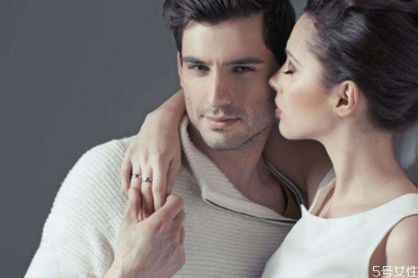 男人吃軟飯的表現(xiàn) 男人吃軟飯的心理 男人吃軟飯的表現(xiàn) 男人吃軟飯的心理