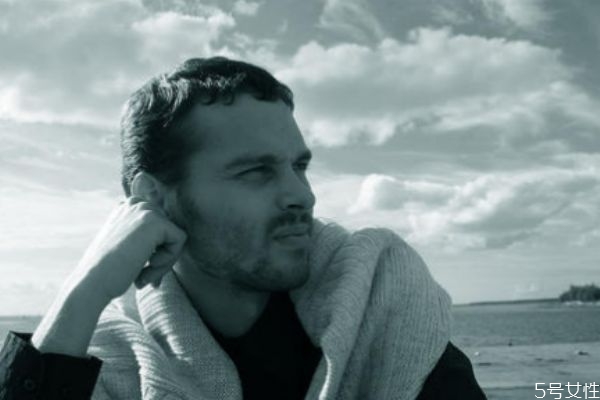 男人吃軟飯的表現(xiàn) 男人吃軟飯的心理 男人吃軟飯的表現(xiàn) 男人吃軟飯的心理