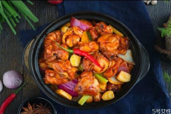 如何自制雞公煲 雞公煲怎么做好吃 如何自制雞公煲 雞公煲怎么做好吃