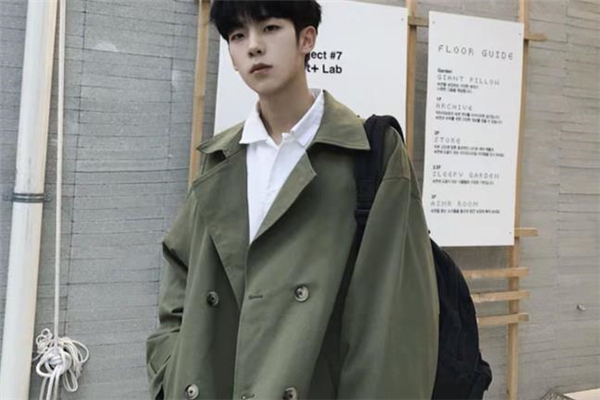 短款風(fēng)衣什么顏色好看 短款風(fēng)衣流行什么顏色 短款風(fēng)衣什么顏色好看 短款風(fēng)衣流行什么顏色